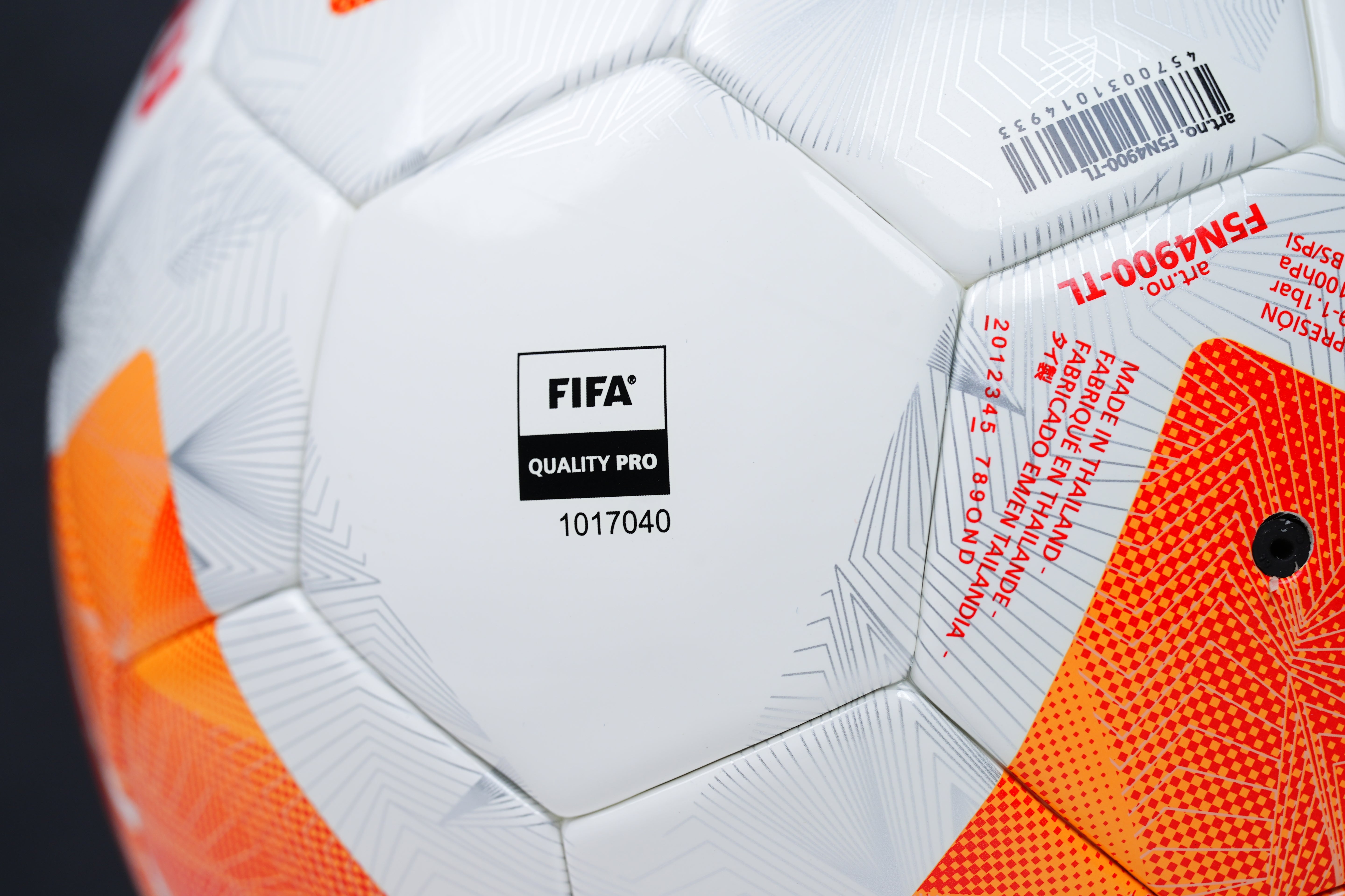 ลูกฟุตบอล รุ่น F5N4900-TL