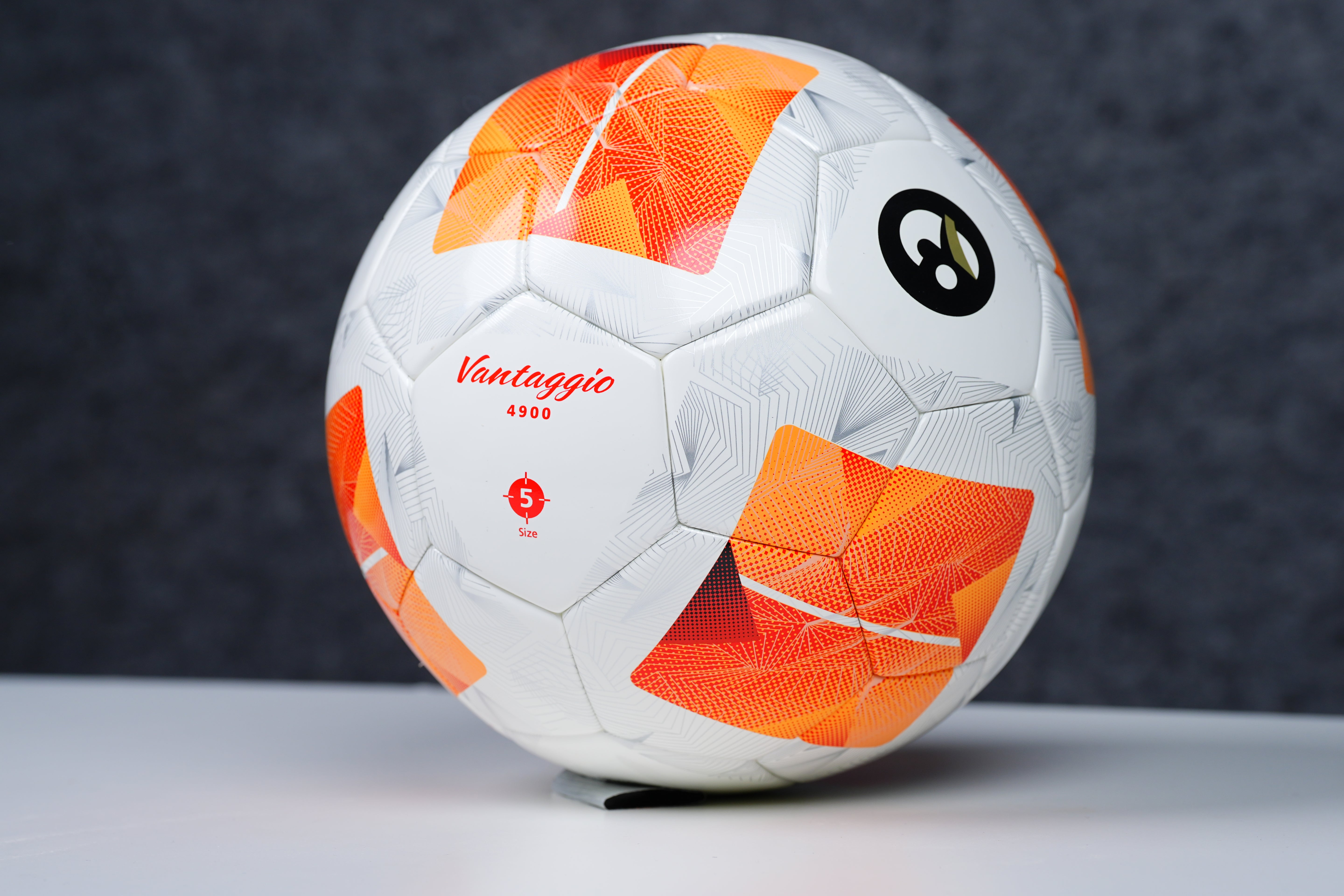 ลูกฟุตบอล รุ่น F5N4900-TL